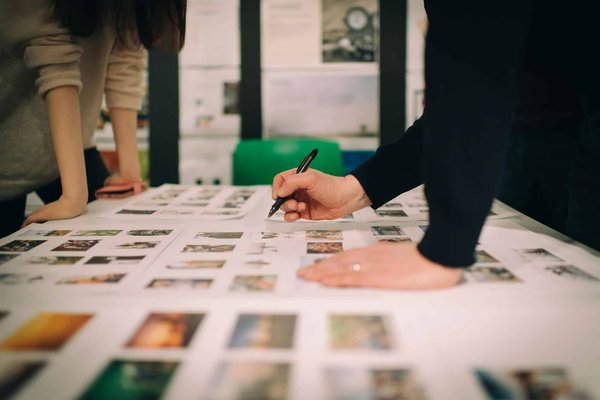 Comment la littérature d'horreur peut-elle être utilisée pour critiquer la société moderne ?