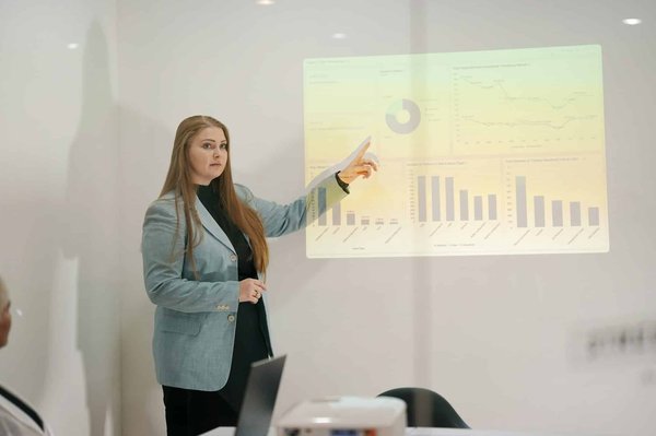 Quelles techniques de leadership adopter pour diriger une équipe multigénérationnelle dans une grande entreprise?